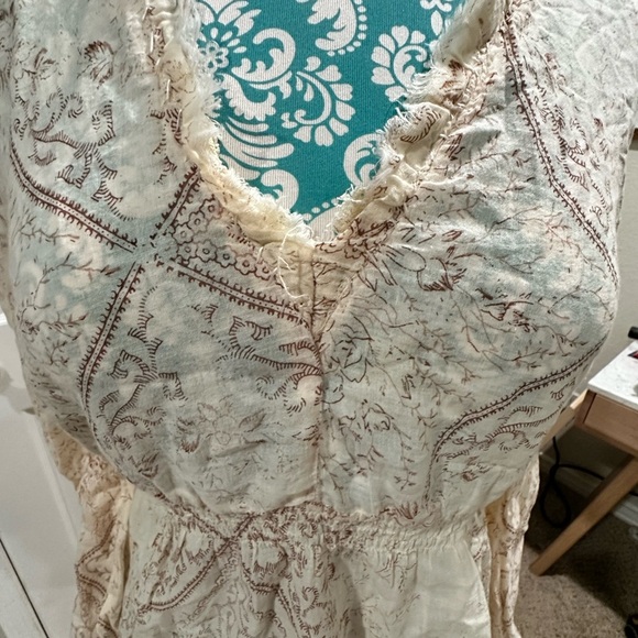 Elegant Cream and Brown Floral Blouse. 100% cotton - Picture 6 of 7